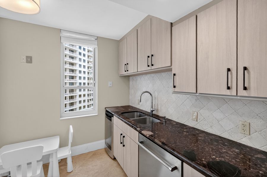 Kitchen with breakfast nook